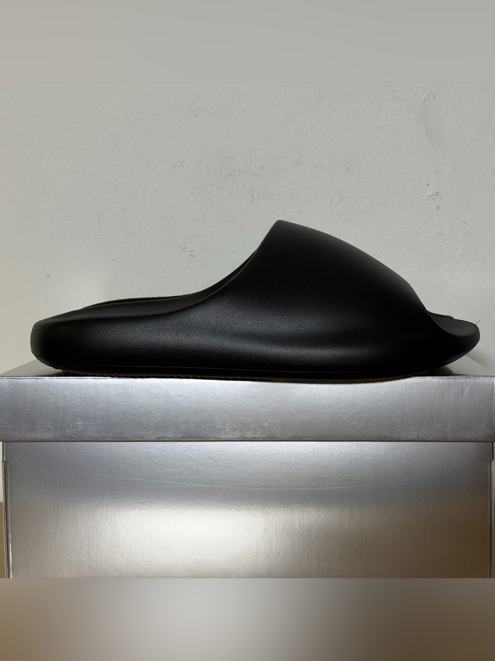 Yeezy YZY YS-02 Coal Black Slides Size 9 Brand New In Box